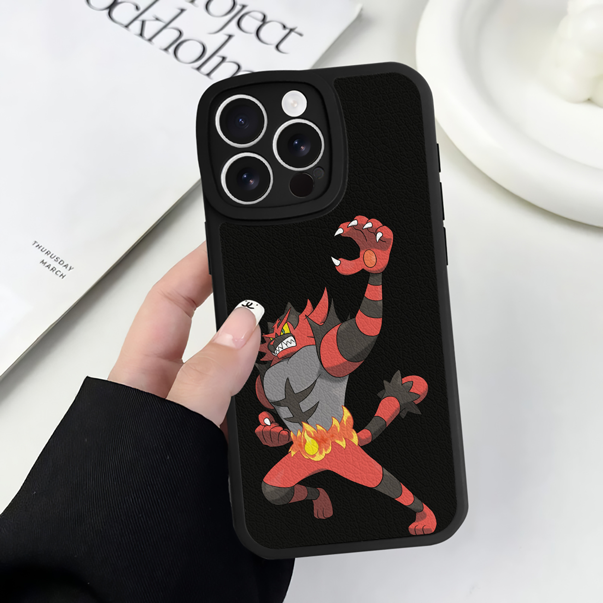 （画像用） ポケットモンスター Pokémon 【iPhone 16シリーズ対応】シリコンスマホケース（レザー調） 材質：シリコン
